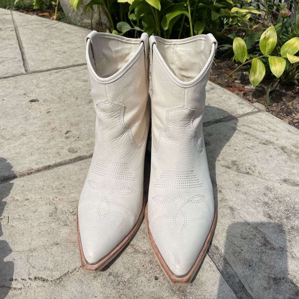 Dolce Vita booties!